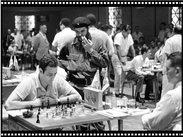 El Che Guevara durante la Olimpiada Mundial de Ajedrez en La Habana 1966.