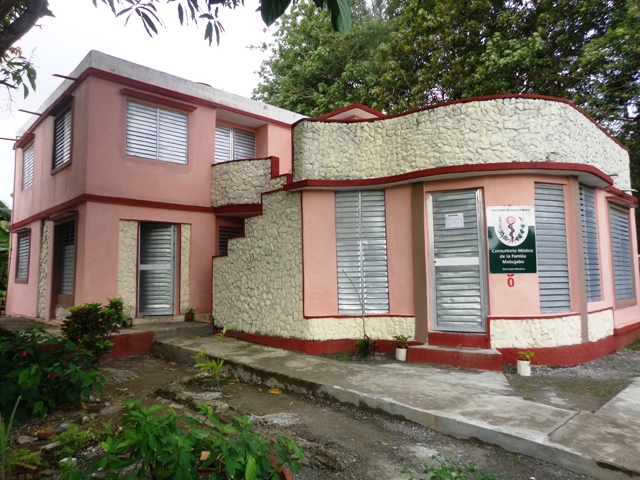 El Programa d Desarrollo Local incluye la reparación de consultorios médicos. Foto: Del autor