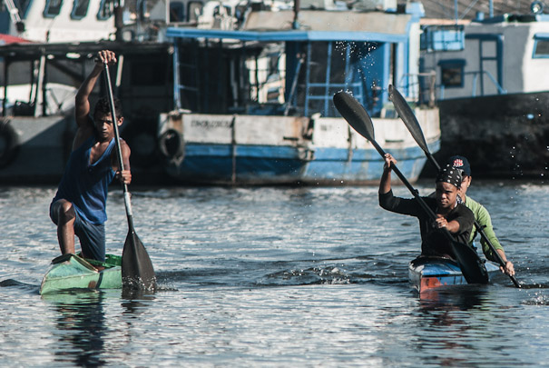 A pesar de los problemas técnicos los muchachos de la escuela de canotaje practican todo el tiempo que pueden para mejorar resultados. Fotos: Leandro Armando Pérez Pérez
