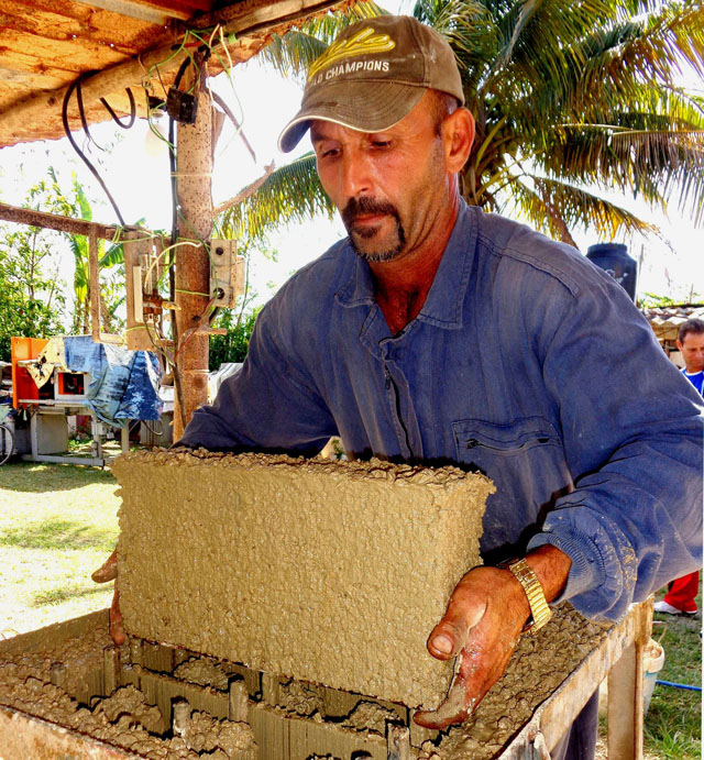 Alcides, el consagrado trabajador no estatal. (Fotos: José Luis Martínez Alejo)