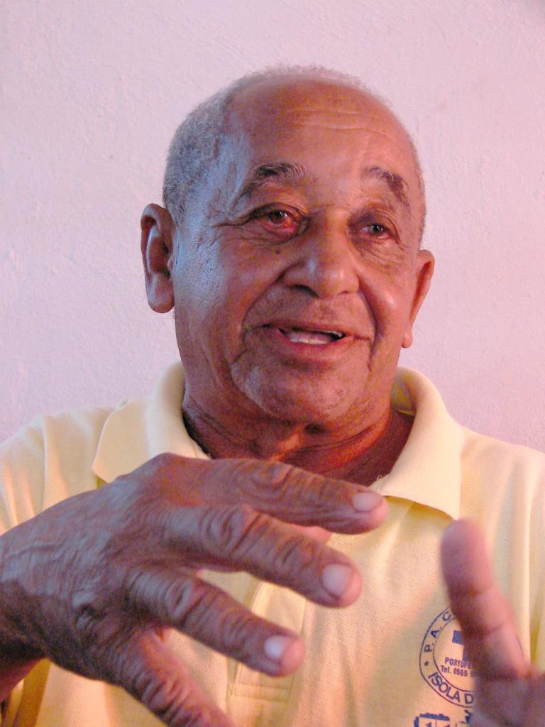 “Grité: '¡Avión!', y el dormitorio entero se levantó”, recuerda René Suárez Isaac, mecánico de la base de San Antonio de los Baños. Foto: Agustín Borrego