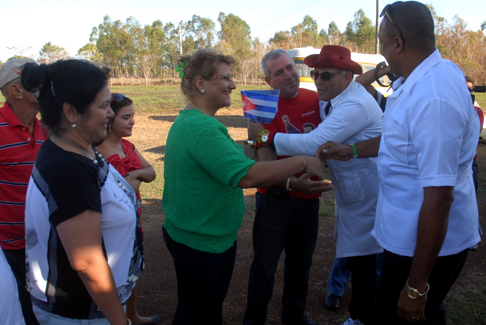 Encuentro de los médicos y enfermeros con los principales dirigentes del Partido y el Gobierno en Cienfuegos a su llegada a esa provincia.
