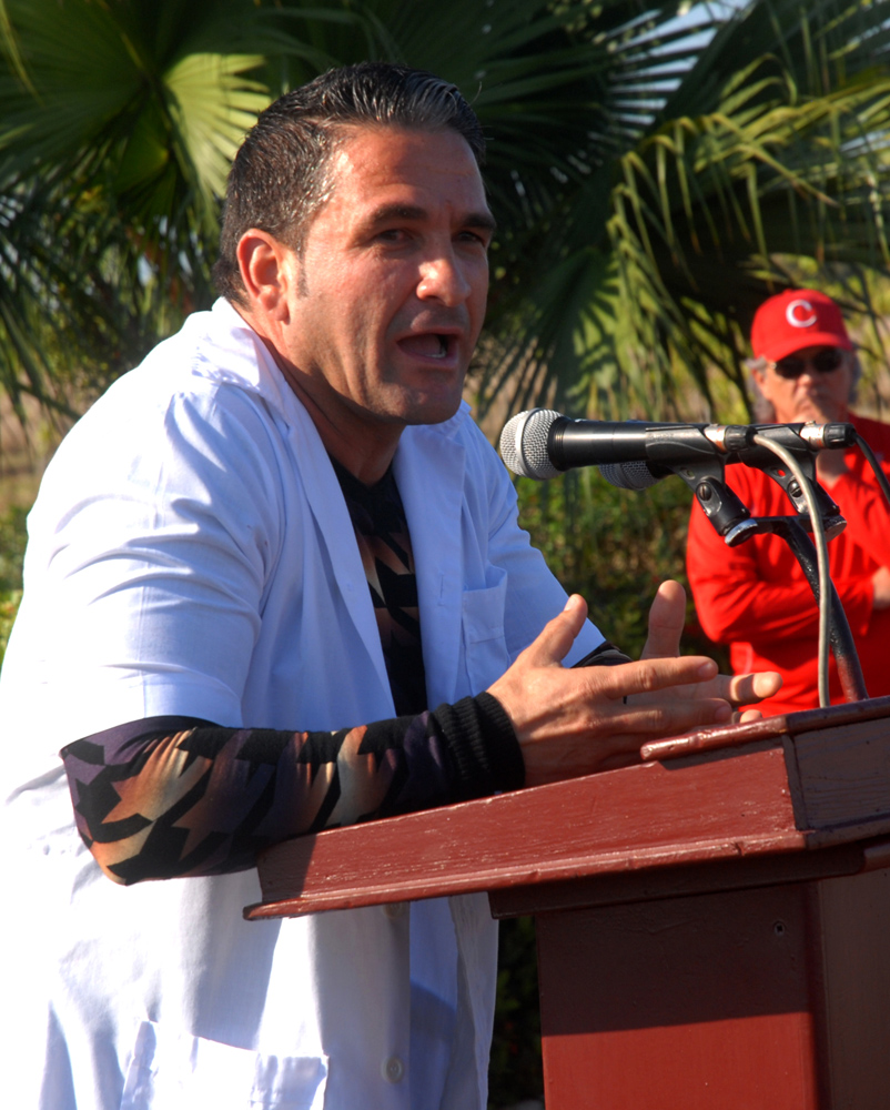 El licenciado Omar Suárez Alba expuso las características de la labor que realizaron en Sierra Leona.