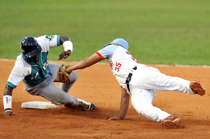 Julio Pablo Martínez fue pieza clave en el triunfo de Isla de la Juventud en el sexto juego de la final. Foto: José Raúl Rodríguez Robleda