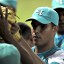 Héctor Mendoza festeja con sus compañeros el triunfo de su equipo en el sexto juego del play off. Foto: José Raúl Rodríguez Robleda