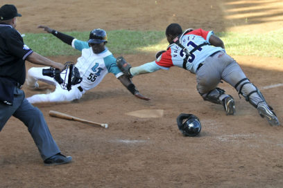Out 27: Piratas triunfan otra vez en extrainning