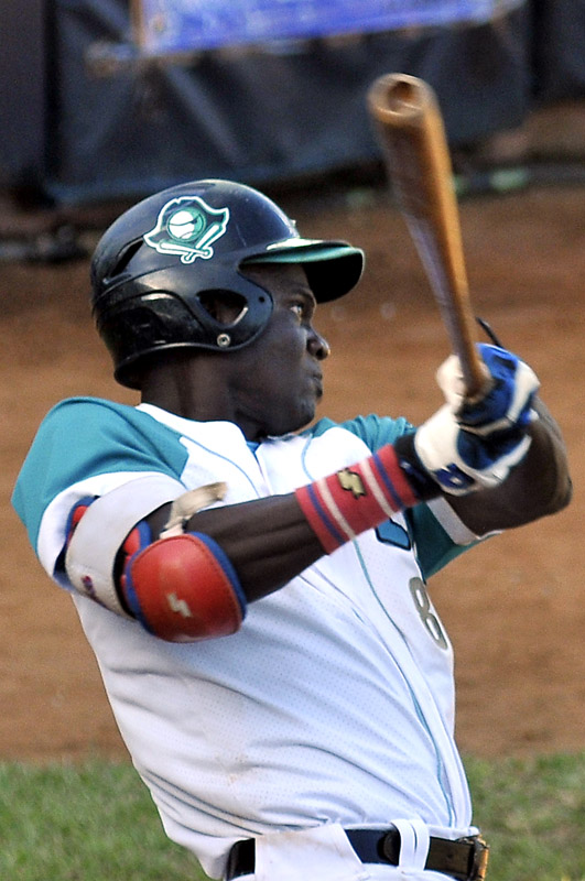 Luis Felipe Rivera decidió el cuarto partido de la final con hit al derecho. Foto: José Raúl Rodríguez Robleda
