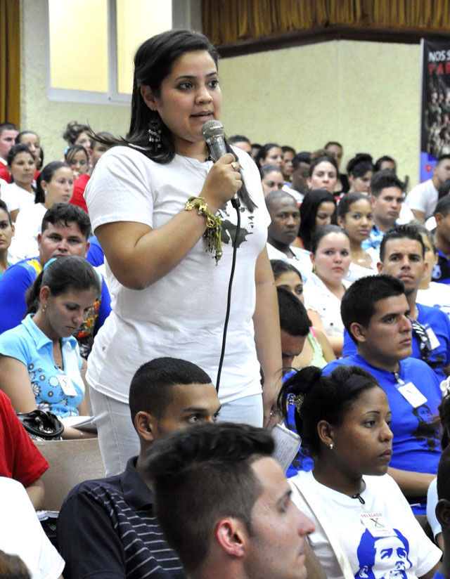 “Para que la UJC sea visible y no pierda el rumbo, debe ser responsabilidad de su militancia asegurar el proceso de orientación profesional y formación vocacional en las universidades”, declara Yeney González (Fotos: Edelvis Valido Gómez)