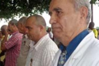 Estimulan a dirigentes sindicales, trabajadores y deportistas en Cienfuegos