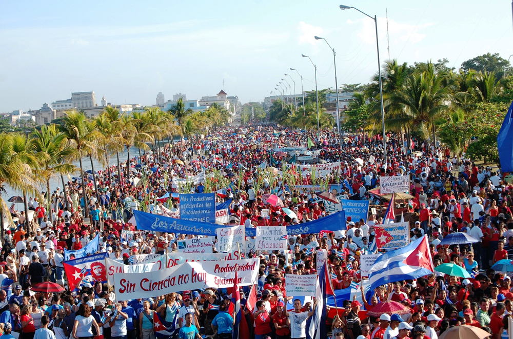 Masiva como siempre será la participación de trabajadores, estudiantes, campesinos y combatientes, junto con sus familiares, en los desfiles y actos el Primero de Mayo. Foto: Del autor
