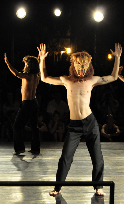 En Crisálida, los bailarines suelen usar máscaras. Foto: Yuris Nórido