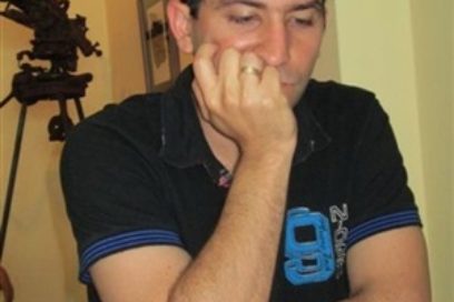 Yuniesky vestido de oro entre gigantes