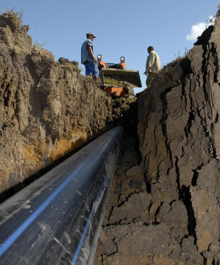 La rehabilitación de conductoras es una de las obras que permite eliminar un alto porcentaje de pérdidas de agua. Foto: Heriberto González Brito.