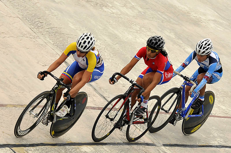 Arlenis Sierra, única dorada por Cuba en la primera jornada de la Copa Cuba de ciclismo de pista.