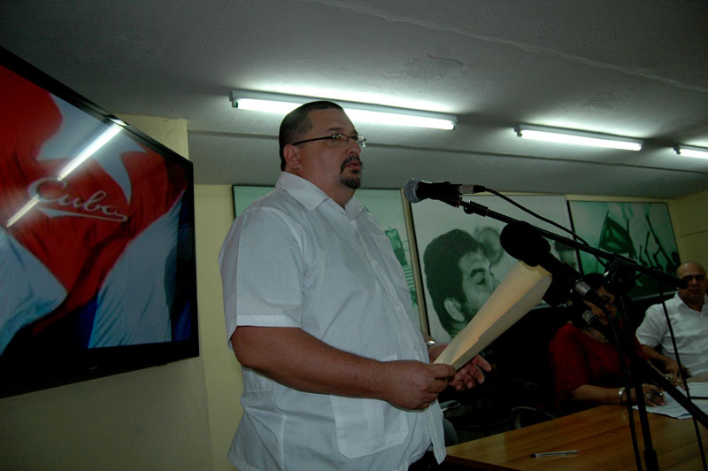 7 de Abril del 2015 Centro de Colaboración ,se despide a la Brigada que parte hacia Nepal en la imágen Luis orlando Olivares usa de la palabra a los miembros de la ya mencionada Brigada.Fotos: César A. Rodriguez.