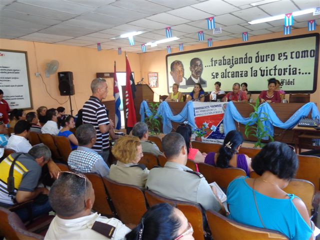 Conf. Sind. Adm. Púb. Holguín