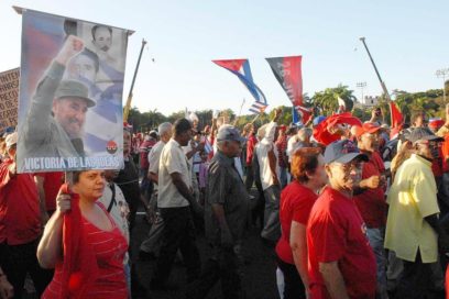 Santiago de Cuba desfila con renovados motivos de Revolución