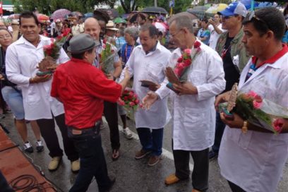 Hijos Ilustres de Holguín médicos que combatieron el Ébola