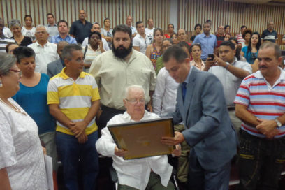 Recibe Hart Dávalos Honoris Causa en Pinar