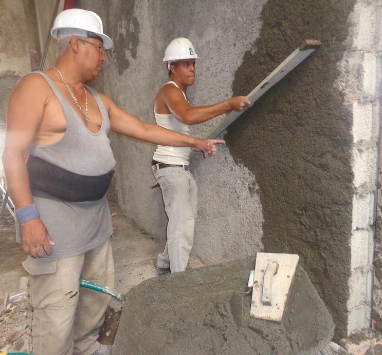 Enseñar y aprender, dos premisas que José y Luis Sandry asumen al ritmo de avance de la obra.