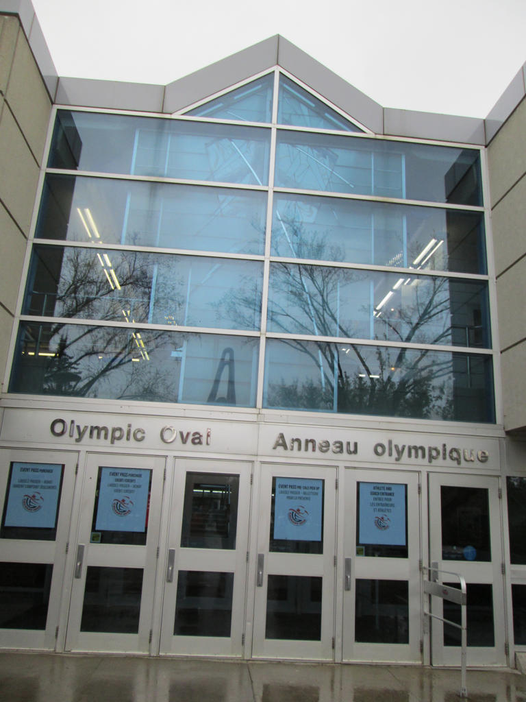Entrada principal del Oval Olímpico de Calgary. 