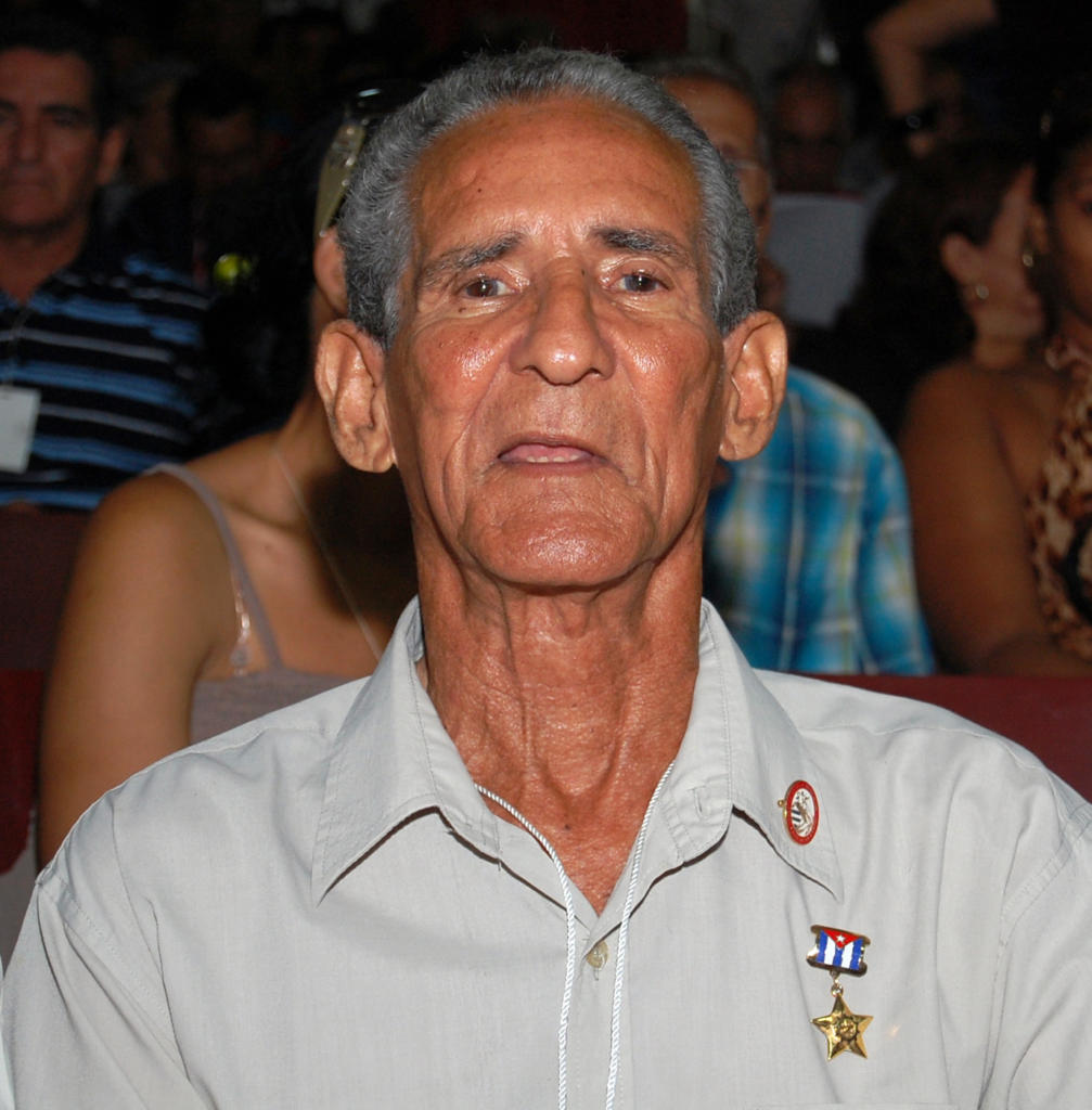 Juan Francisco Mora, Héroe del Trabajo de la República de Cuba. Mecánico. Sindicatio Nacional de Trabajadores del Transporte y Puertos. Cienfuegos