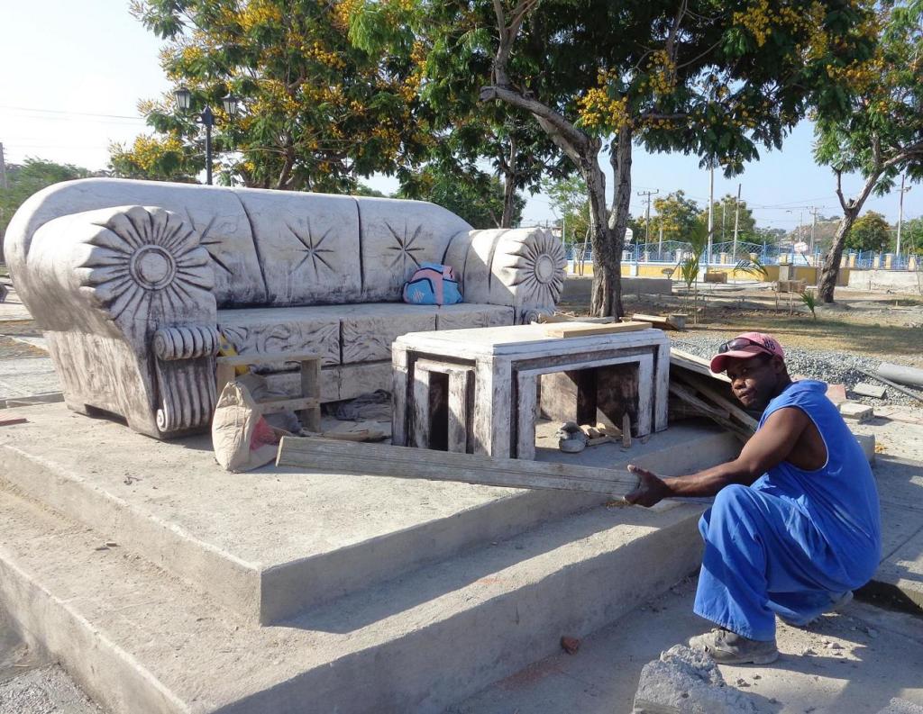 La pieza Living room, del artista José M Díaz, es toda una invitación para disfrutar cómodamente de unas horas de relax frente al mar.