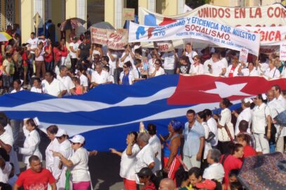 Desfilan pinareños por el Primero de Mayo