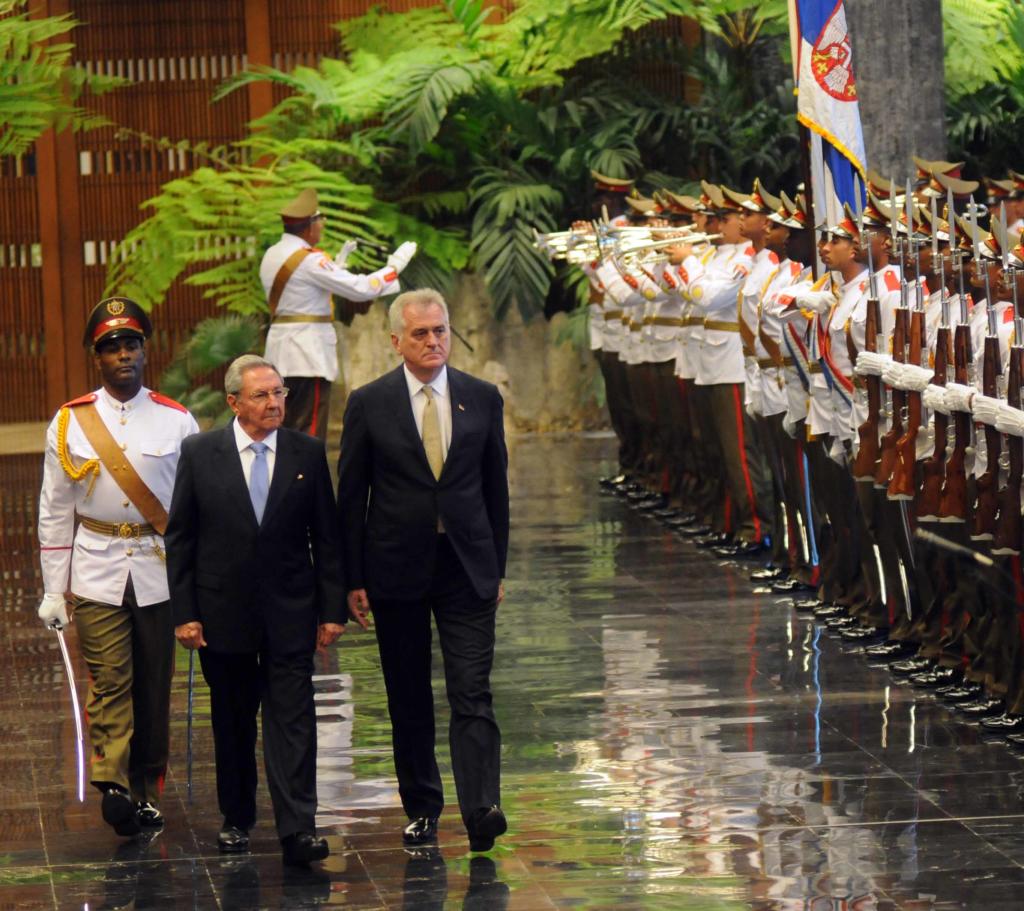 El General de Ejército Raúl Castro Ruz en el recibimiento oficial al Presidente de la República de Serbia, Tomislav Nikolic FOTO/Abel PADRON PADILLA