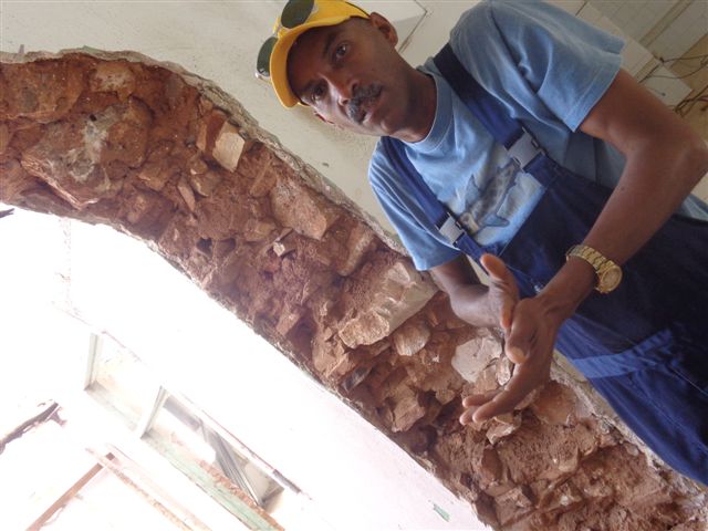 El respeto al patrimonio de la villa es absoluto aseguran los constructores. Foto: Lourdes Rey Veitia