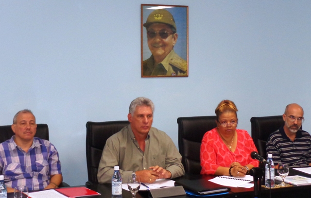 Llama Díaz-Canel a más cultura comunicacional. Fotos: Rodny Alcolea.