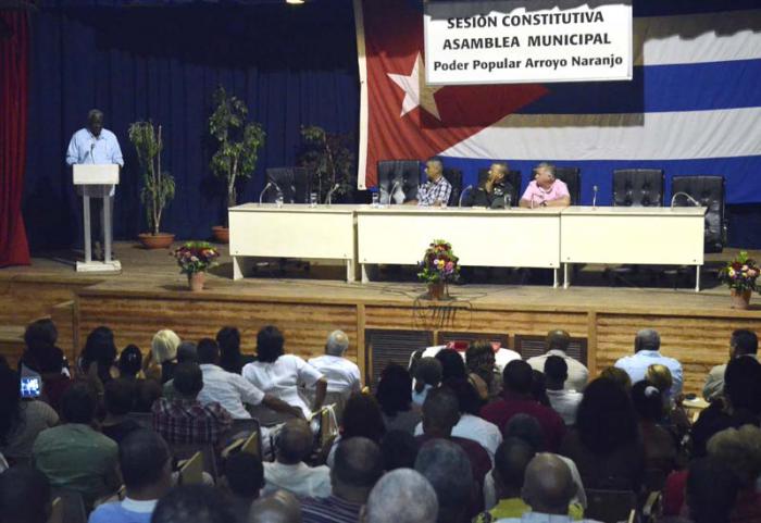 Esteban Lazo, presidente del Parlamento cubano, destacó el papel de los delegados de las circunscripciones y llamó a trabajar con mucha comprensión y a la integralidad de todos los factores. Foto: Anabel Díaz