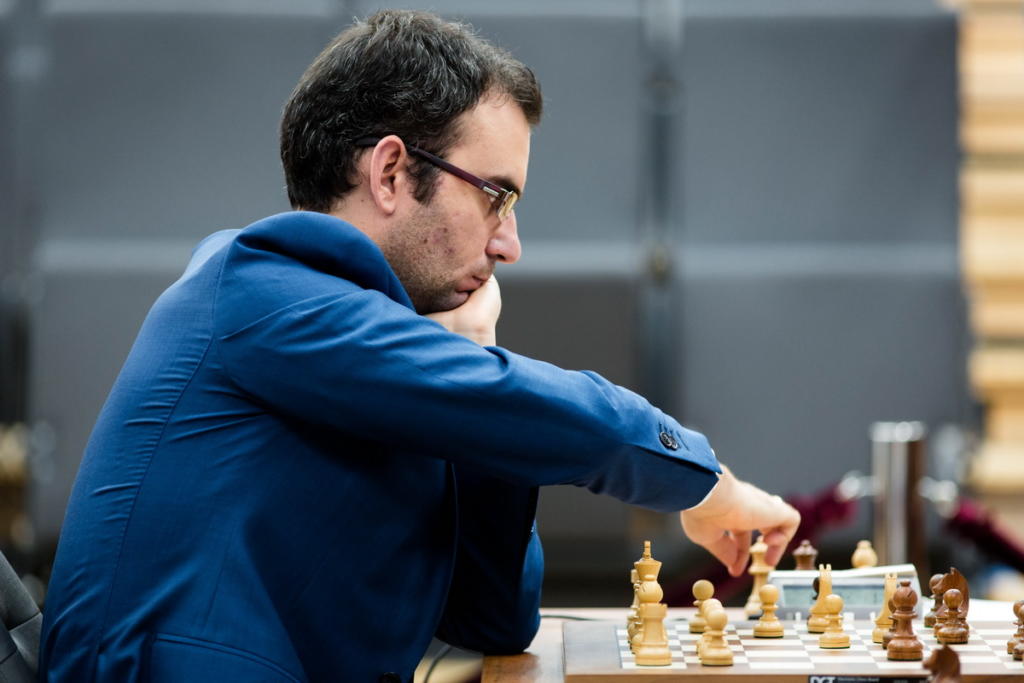 Leinier ganó dos veces, hizo  ocho tablas y perdió en una ocasión.