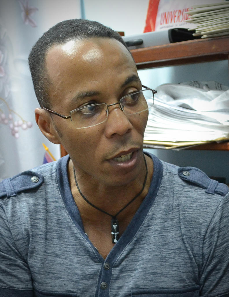 Miguel Ángel Plasencia, inspector sindical de la empresa GeoCuba Estudios Marinos. “Los trabajadores conocen de la importancia del trabajo de los inspectores, incluso se nos acercan para informarnos de cosas que ellos mismos detectan en el tema de la seguridad y salud del trabajo”. Foto: Heriberto González