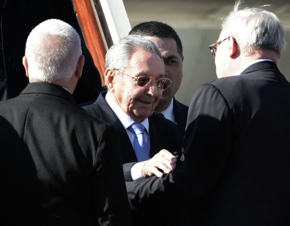 El Presidente de los Consejos de Estado y de Ministros de Cuba, Raúl Castro, llegó a la terminal 2 de Vnukovo, para participar en las celebraciones por el 70 aniversario de la Victoria en la Gran Guerra Patria de 1941-1945. Fotos: Russia Today