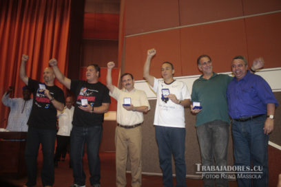 Condecoran a los Cinco con sello 75 Aniversario de la CTC