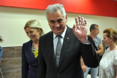 Condecoran a Fidel con la Orden de la República de Serbia