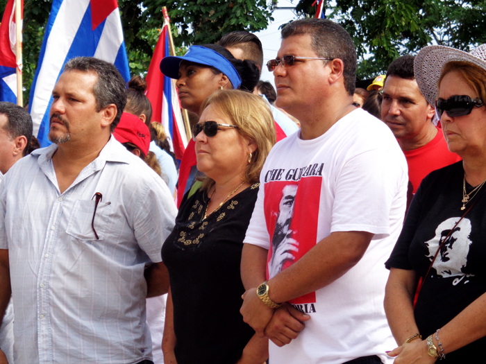 Los hijos del Che, Celia y Ernesto, participaron en el acto político por la efeméride en el Conjunto Escultórico en Santa Clara junto a las autoridades de la provincia.