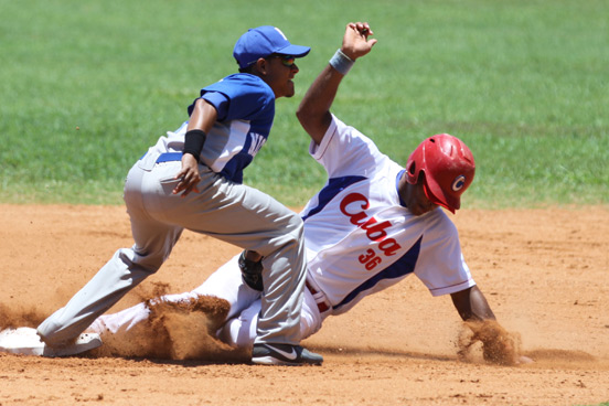 Tope Cuba-Nicaragua en el estadio Capitán San Luis. Foto: josé Luis Anaya