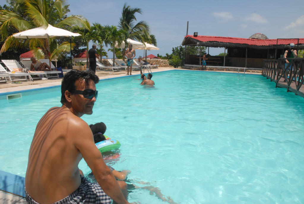 Para el disfrute de los trabajadores de Emserpet y de la Unión Cupet funciona el Policentro 8 enero.