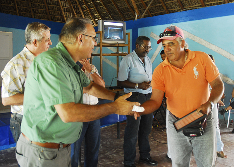 Los galardonados sobresalieron por sus aportes al cumplimiento de los planes económicos durante el 2014. Fotos: Agustín Borrego