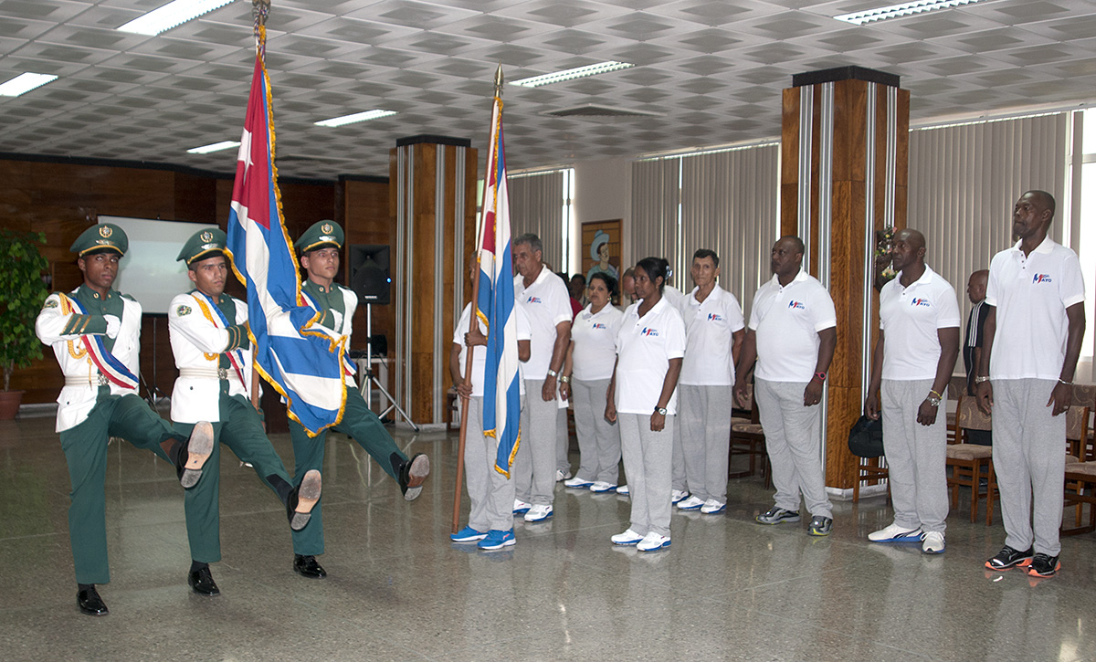 El abanderamiento de la delgación cubana se efectuó en el salón Naborí de la sede central de CTC. Fotos: Roberto Carlos Medina.