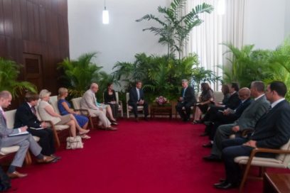 Recibió Díaz-Canel a senadores norteamericanos