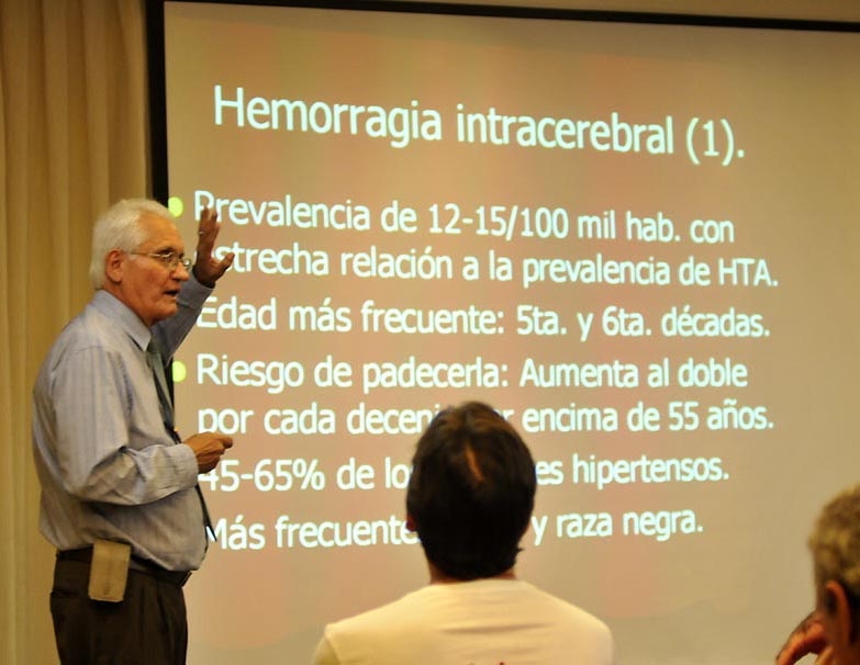 El Doctor Manuel Hernández Meilán es una apasionado del juego ciencia. Foto: José Raúl Rodríguez Robleda.