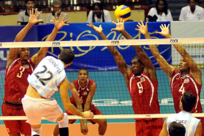 Victoria holgada en el coliseo