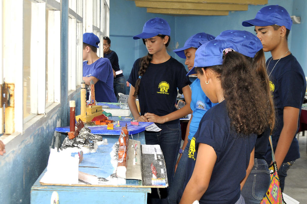 Actividad de La habana con los niños amigos de la Bahía . Lugar centro recrativo Hola Ola. 22 de mayo2015.    Foto josé zRaúl Rodríguez Robleda