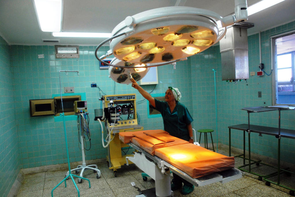 El aporte de innovadores y racionalizadores cienfuegueros en la activación de medios hospitalarios estará entre las experiencias que serán expuestas en el taller. Foto: Modesto Gutiérrez, AIN.