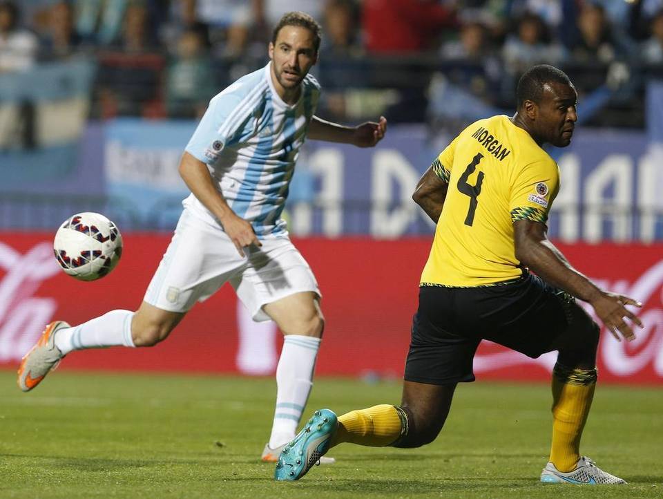 Gonzalo Higuaín marcó el único gol para los argentinos.
