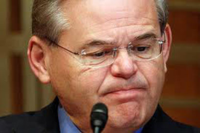 Senador estadounidense Bob Menéndez irá a juicio por corrupción