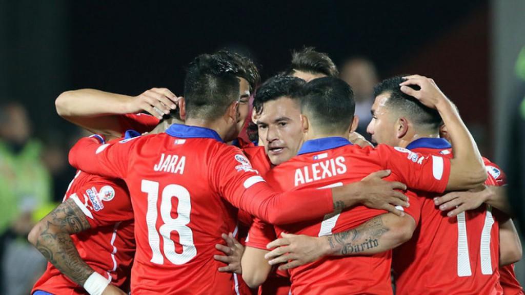Chile, reunido tras derrotar a los uruguayos en un partido que no será recordado precisamente por los goles.